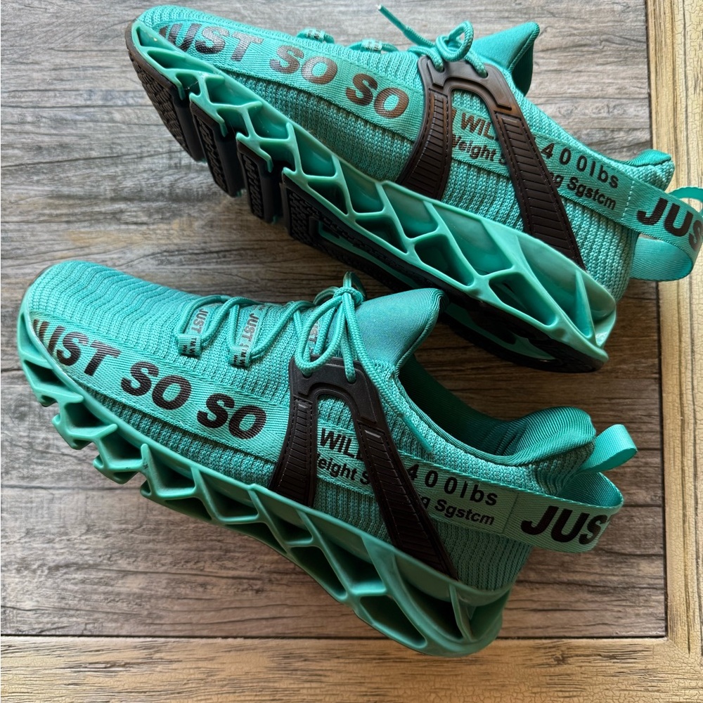 Just So So sneakers in green
